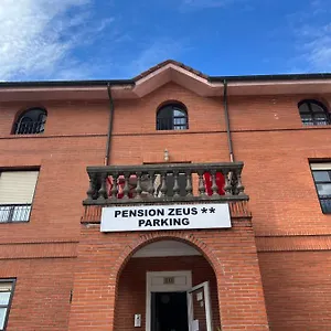 2* Pensión Zeus